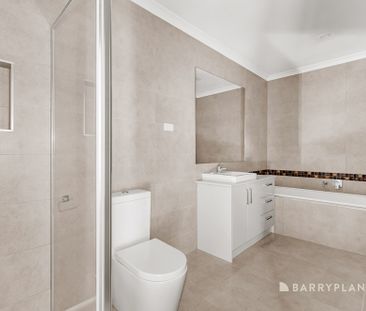 Modern Three-Bedroom Townhouse in Prime Ringwood Location! - Photo 5