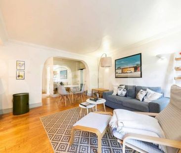 A bright and spacious two-bedroom apartment situated on the sought-... - Photo 1