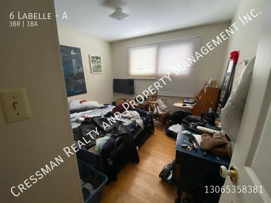 3 Bed, 1 bath upper level townhouse W/ Garage located in Al Ritchie - Photo 1