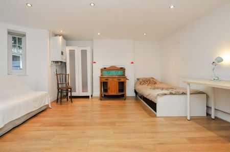 Studio to rent - Photo 2