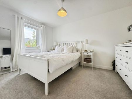 4 bedroom semi-detached house to rent - Photo 4