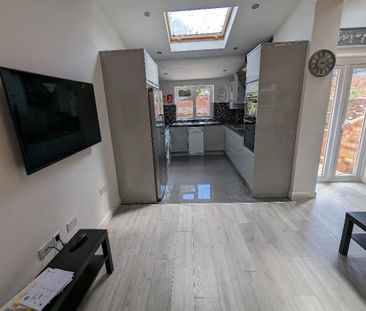 Room in a Shared House, Palmer Park Avenue, RG6 - Photo 4
