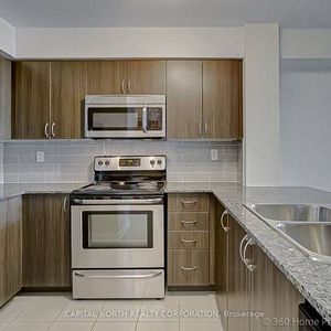 630 SQ FT 1+1 BOUTIQUE CONDO PARKING INCLD - Photo 2