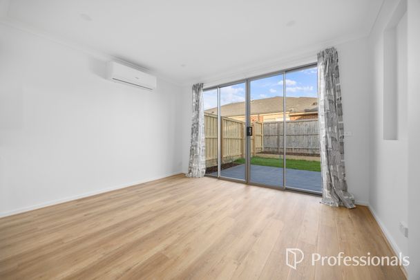 11 Lanark Street, Clyde North VIC 3978 - Photo 1