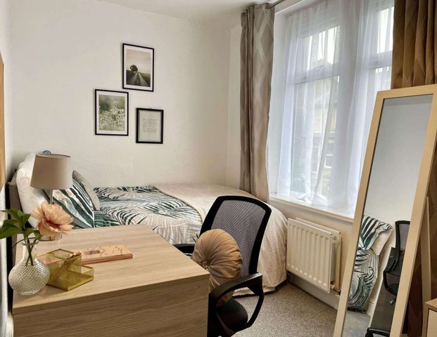 Golgotha Road Room 4 - Photo 1