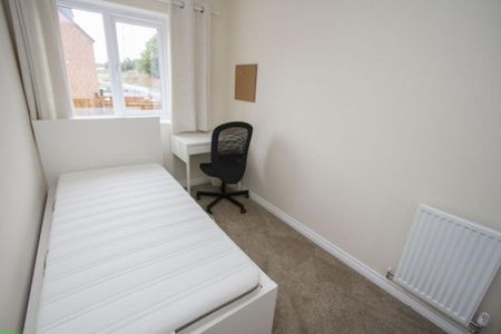 3 bedroom semi-detached house to rent - Photo 3