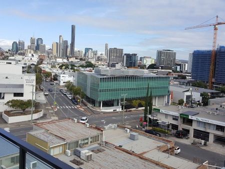 Large Apt with huge balcony on a high floor - Photo 4