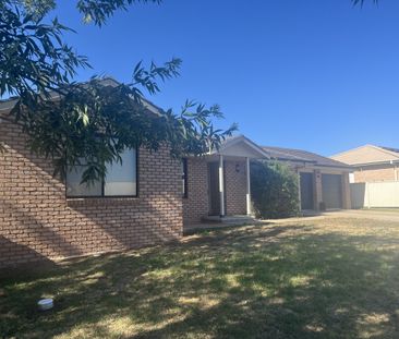 3 Warburton Drive, TAMWORTH NSW 2340 - Photo 2