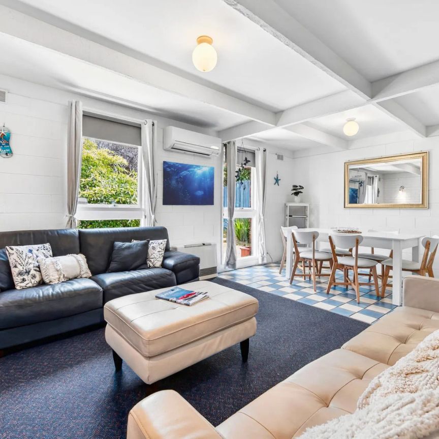 Coastal retreat only minutes to everything.. - Photo 1