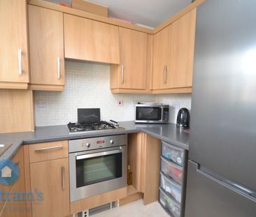 2 bed Flat for Rent - Photo 4