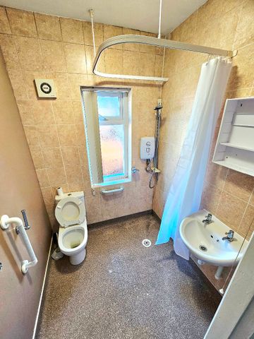 Hollinhall Street, Greenacres, Oldham, OL4 - Photo 3