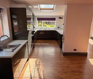 3 bedroom semi-detached house to rent - Photo 6