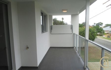 Top Floor Apartment in Prime Location - Photo 2