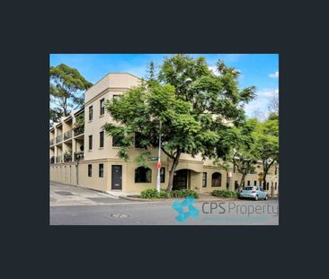 STYLISHLY UPDATED TOP FLOOR PARTITION STUDIO IN TREE-LINED STREET - Photo 5