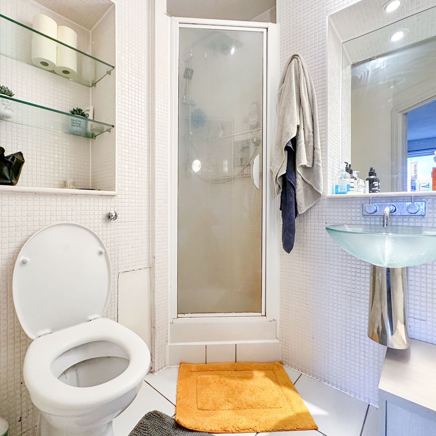 3 Bedroom Maisonette - Photo 1