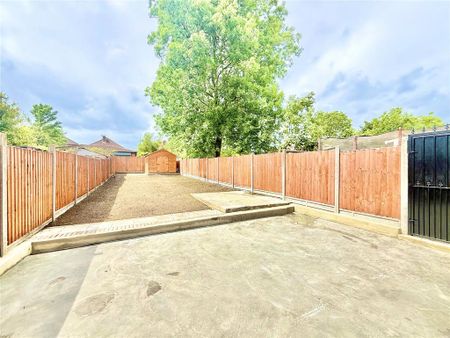 5 bedroom end of terrace house to rent - Photo 2