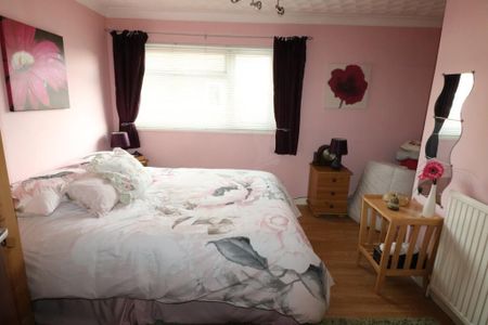 4 bedroom detached house to rent - Photo 3