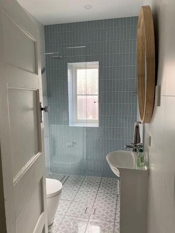 Beachside One Bedroom Apartment + Sunroom - Photo 5