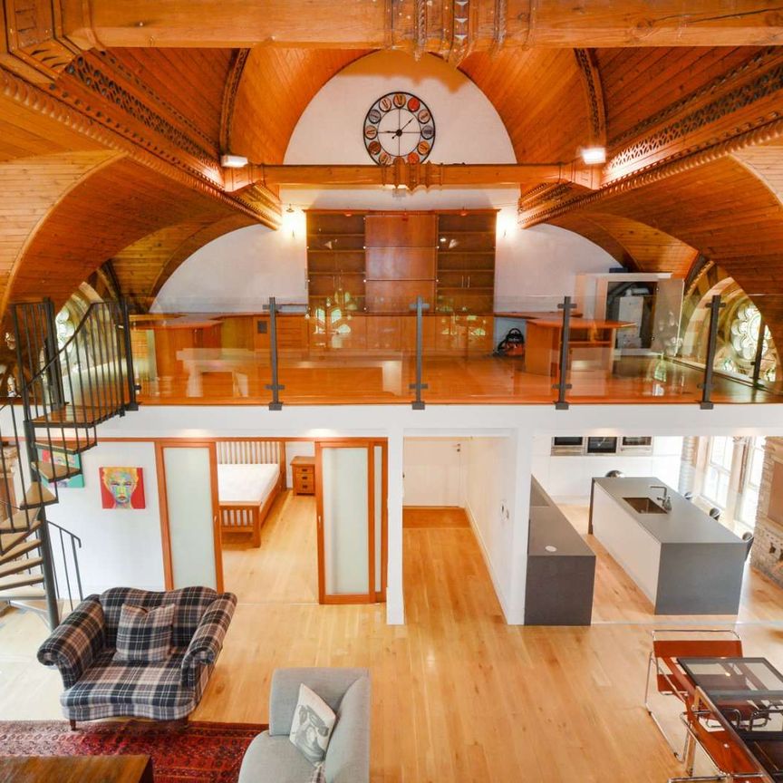 Spectacular three bedroom penthouse in a Grade II listed conversion. - Photo 1