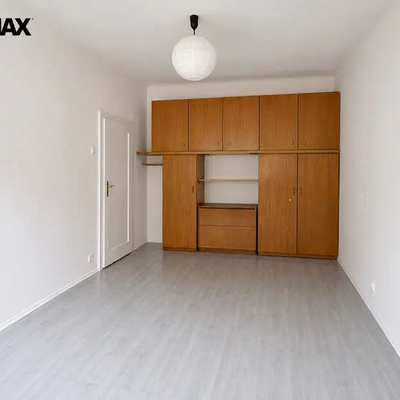 Pronájem bytu 2+kk se zasklenou lodžií - Photo 1