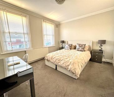 3 bedroom end of terrace house to rent - Photo 5