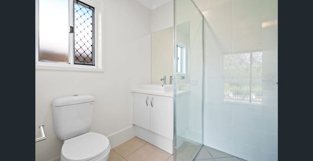 Modern and Cozy Home in Prime Location - AC & Ceiling Fans - $545 increasing to $555 from 29/10/2026 - Photo 1