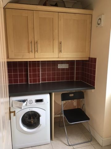 5 bed house to rent in Mascot Square, Hythe - Photo 5