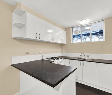 Ground floor Toorak gem - Photo 2