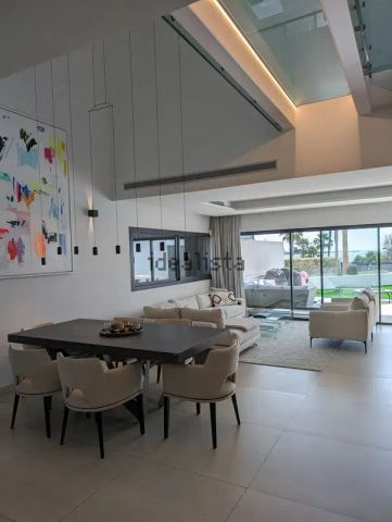 Alquiler de chalet adosado en Calle de la Bahìa - Photo 3