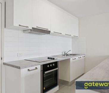 STYLISH GROUND FLOOR APARTMENT - Photo 5