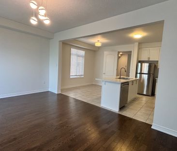 For Lease - 74 Beechborough Crescent, East Gwillimbury, Ontario - Photo 2