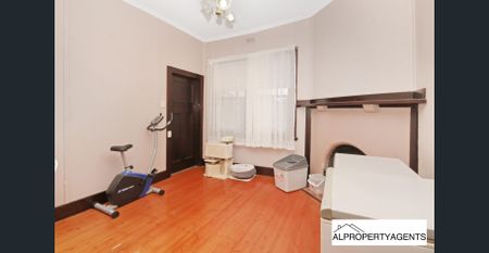 Central & Convenient! - Photo 2