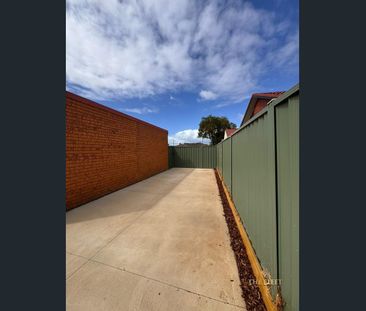 Spacious Family Home on Generous 562m² Corner Block in Central Werr... - Photo 5