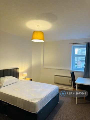 3 bedroom flat to rent - Photo 4