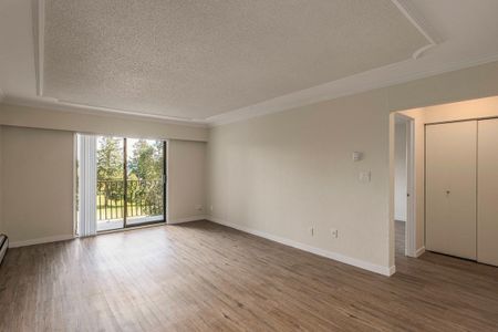 Highland Place Apartments - Photo 2