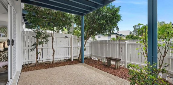 Immaculate Townhouse with Pool and Air Con - Photo 2