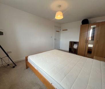 4 bedroom semi-detached house to rent - Photo 6