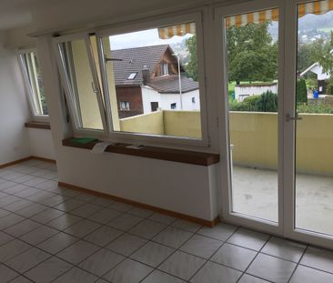 Gemütliche und lichtdurchflutet mit Balkon im ruhigen Schorenquarti... - Photo 2