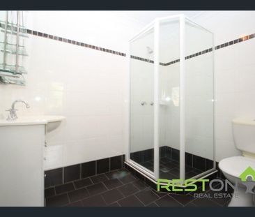 Large and Modern Three Bedroom Apartment! - Photo 2