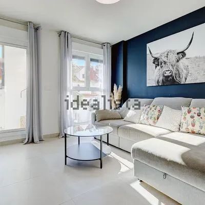 Alquiler de piso en Avenida Reina Sofía - Photo 1