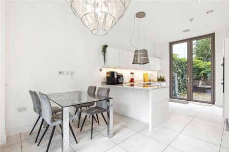 3 bedroom terraced house to rent - Photo 4