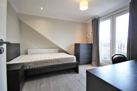 1 bedroom in a house share to rent - Photo 2