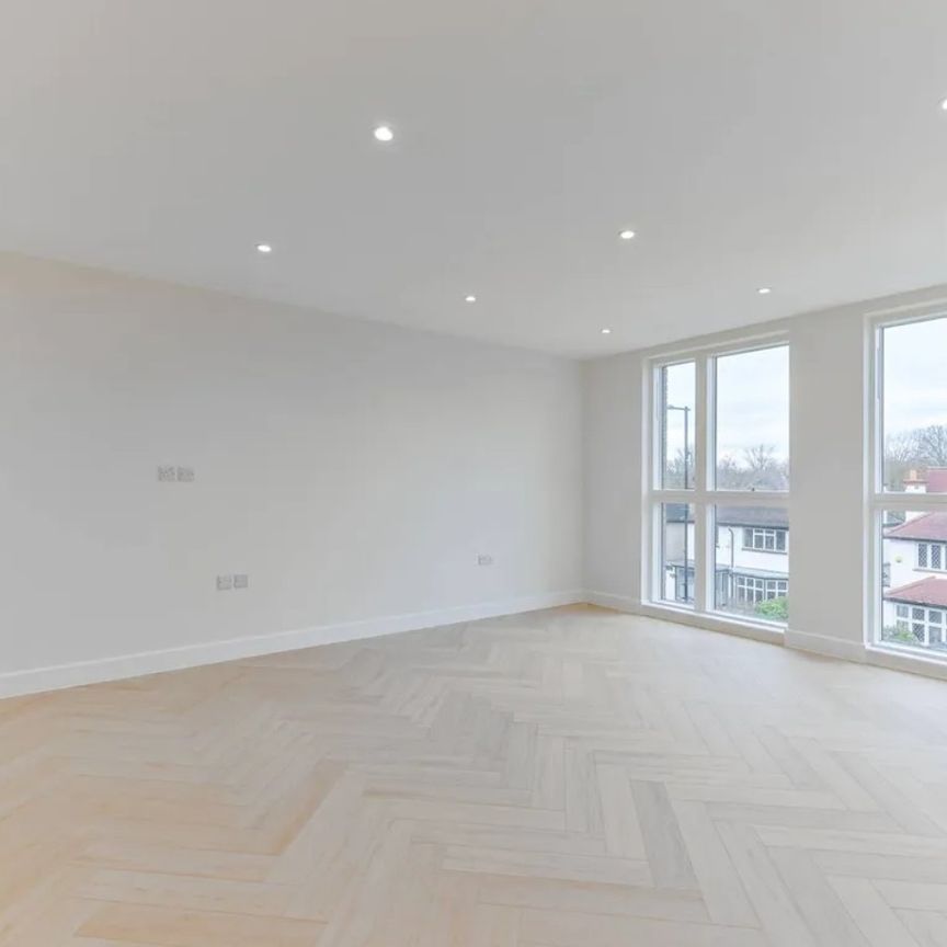 2 Bed Flat, Norbury Avenue, SW16 - Photo 1