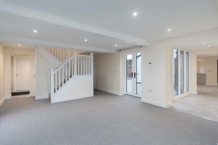 4 bedroom detached house to rent - Photo 2
