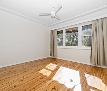 Spacious Three Bedroom House - Photo 6