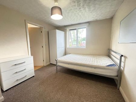 4 bedroom terraced house to rent - Photo 3