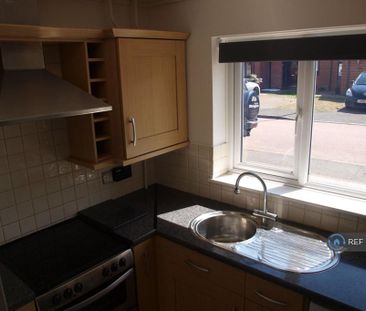 2 bedroom semi-detached house to rent - Photo 6