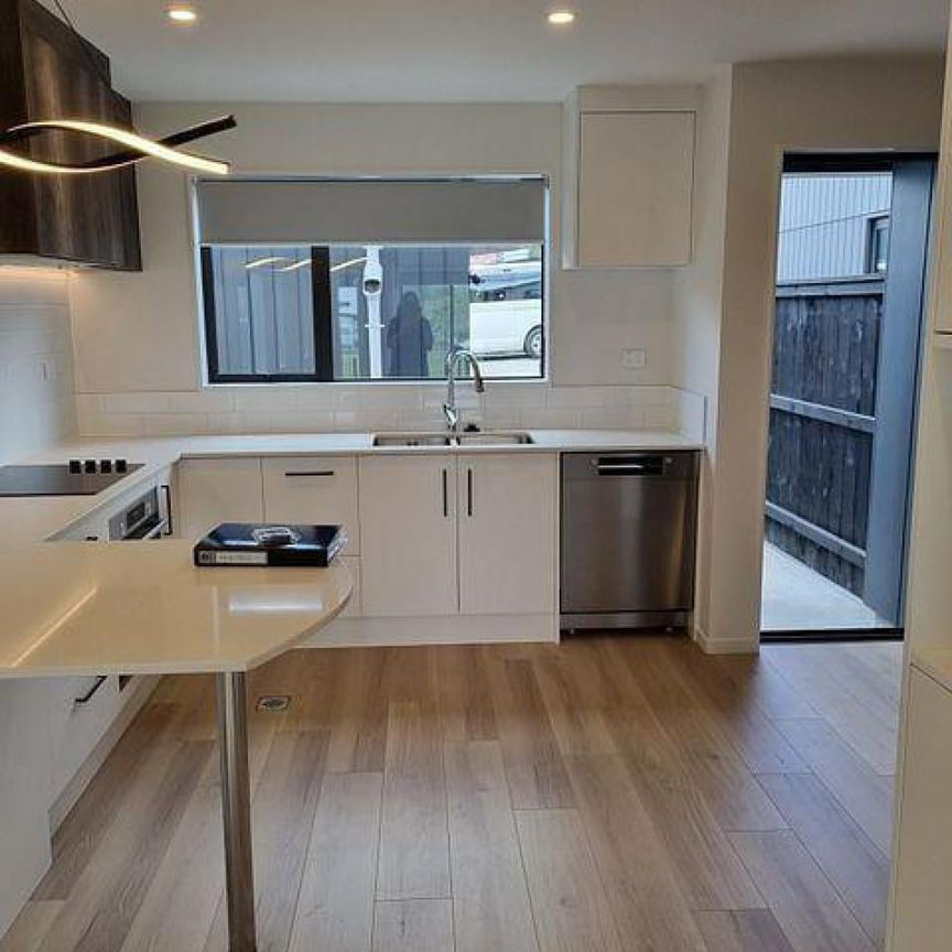 Modern 3-Bedroom Townhouse Backing onto Park - ... - Photo 1