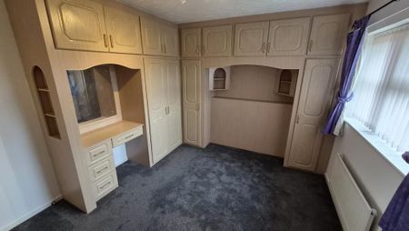 4 bedroom detached house to rent - Photo 3