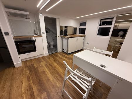 1 Bed Flat, Chapter Road, NW2 - Photo 4